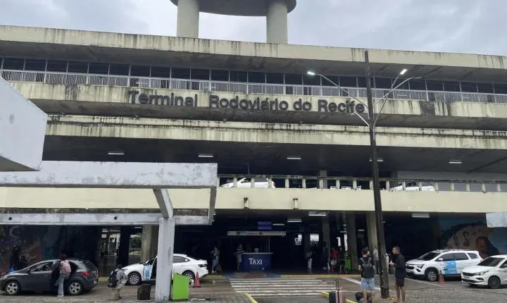 Passageiros denunciam abandono e dificuldades no Terminal Rodoviário do Recife