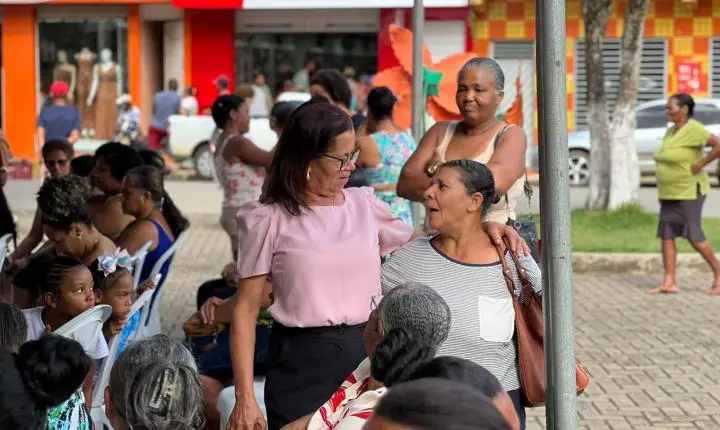 Prefeita de Teolândia participa de homenagem ao Dia das Mães no município