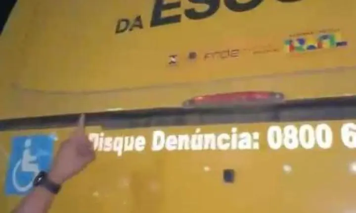 Prefeitura de Nova Ibiá esclarece uso de ônibus escolar flagrado em Jequié e nega autorização para transporte de comitiva política