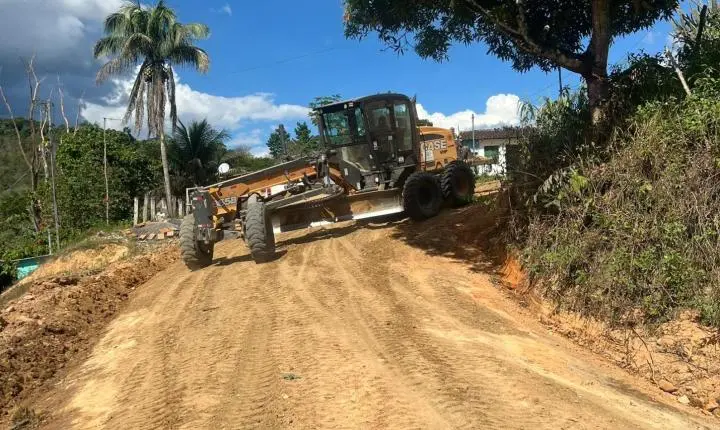 Prefeitura de Wenceslau Guimarães intensifica trabalho de recuperação e manutenção de estradas rurais