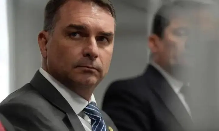PT produz vídeo para tentar vincular Flávio Bolsonaro ao caso Master