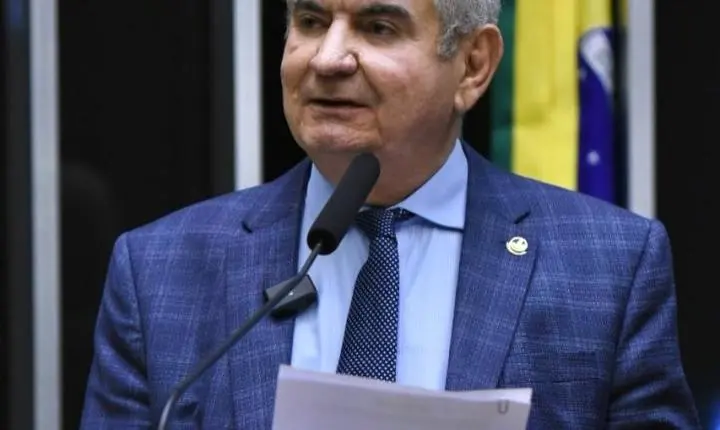 Traído pelo PT na Bahia, senador Ângelo Coronel anuncia saída do PSD para disputar reeleição ao lado de ACM